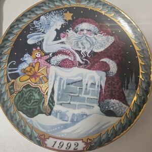 Bing & Grondahl 1992 Copenhagen porcelain plate, “Santa on the Roof”